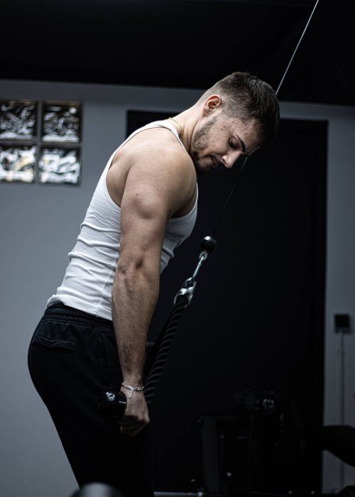 Coaching fitness personnalisé à Besançon pour apprendre les bons mouvements de musculation