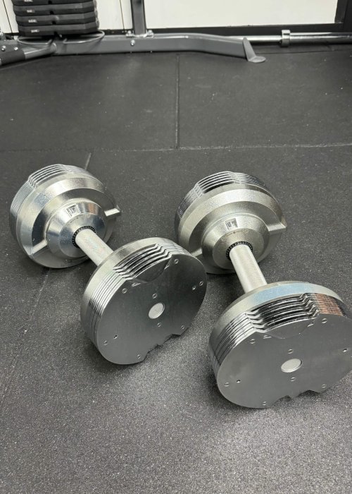 Salle de sport Besançon: petites haltères pour une musculation avec un coach personnel