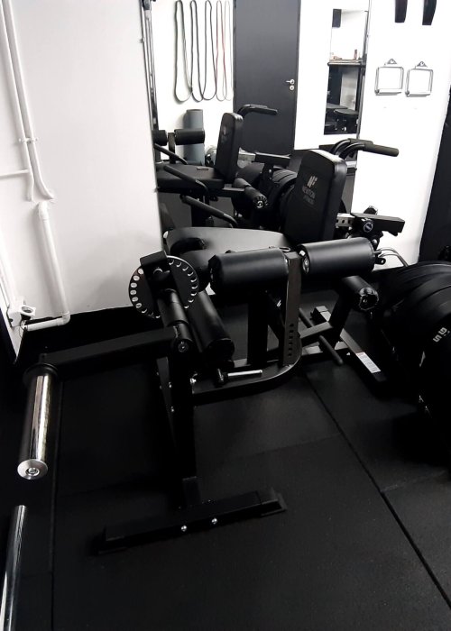 Matériel de fitness haut de gamme pour coaching personnalisé dans une salle de sport Besançon